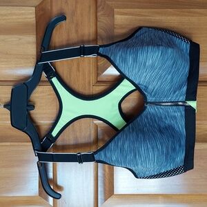 • Maidenform Women's Gray and Black Sports Bra, Zip Front, Size 40C, Like New